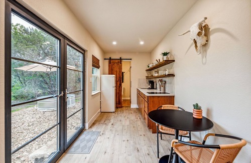 Hico Cottage | Country stay on the Creek- the perfect getaway for couples!