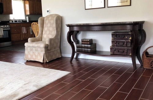 Leroy Apartment | Country vibe at Pomme Place - 3 bedroom apartment