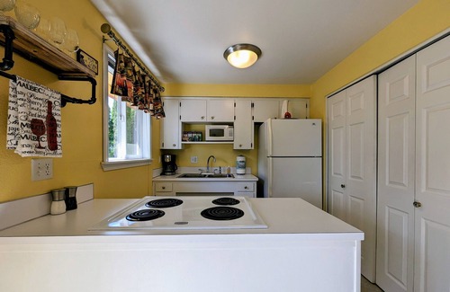 Carlton House | Country View Cottages, charming Cottage Near Downtown Carlton