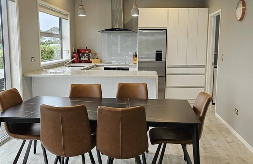 Kaikoura House | Country Views - Stunning Views, Stunning Home