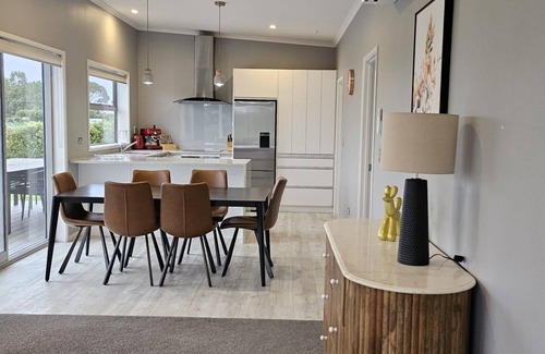 Kaikoura House | Country Views - Stunning Views, Stunning Home