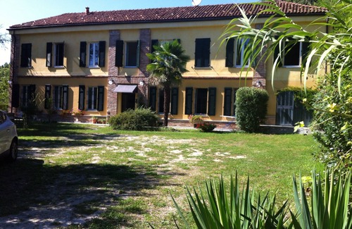 Rocca D'Arazzo Villa | Countryfarm "Bellaria" between Langhe and Monferrato region