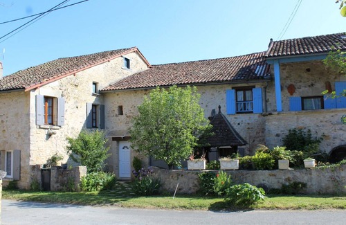 Saint-Front-la-Riviere Cottage | Countryside house with 2 bedrooms, Wifi, parking, pets allowed