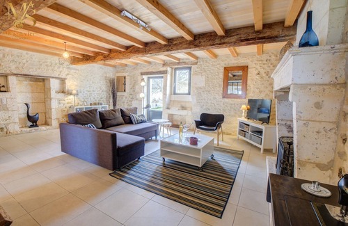 Champagne-et-Fontaine House | Countryside Stay: Gîte with Swimming Pool