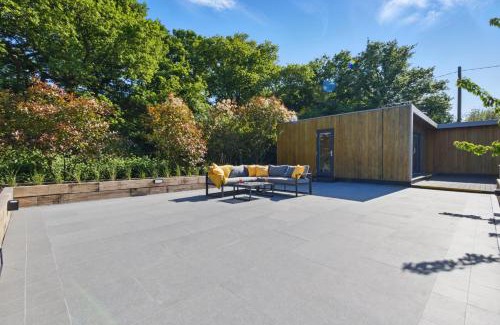 Broad Oak Apartment | Countryside Annex- Sleeps 2 Free Parking & Garden