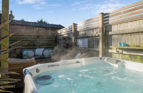 New Forest District House | Countryside Barn with Hot Tub in New Forest