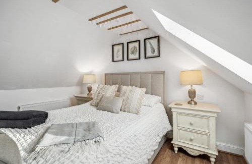 New Forest District House | Countryside Barn with Hot Tub in New Forest
