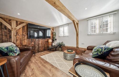 New Forest District House | Countryside Barn with Hot Tub in New Forest