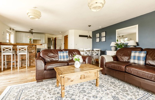 Cymau Cottage | Countryside Coach House near Chester