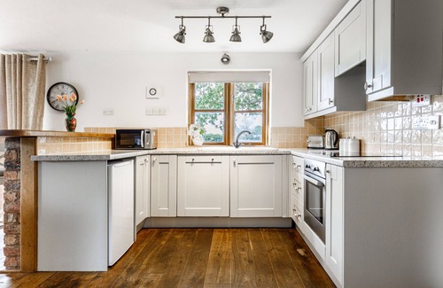 Cymau Cottage | Countryside Coach House near Chester