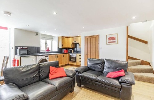Dronfield Cottage | Countryside cottage on the edge of the Peak District