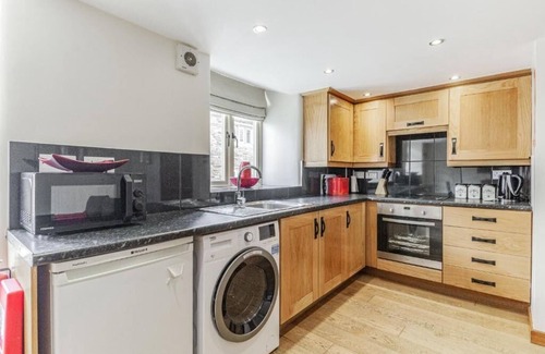 Dronfield Cottage | Countryside cottage on the edge of the Peak District
