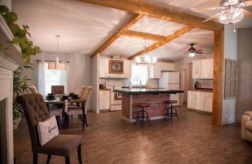 Guntersville House | Countryside Living with a great outdoor space!