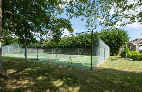 Upper Dicker House | Countryside Retreat packed with Activities Tennis including Hot Tub, BBQ, Darts, Karaoke