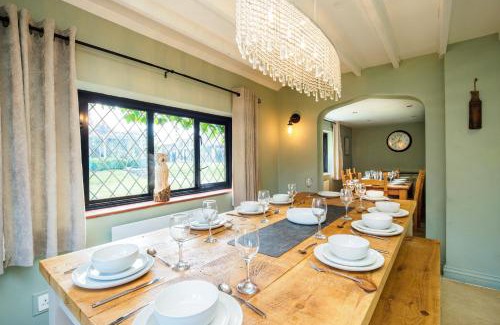 Upper Dicker House | Countryside Retreat packed with Activities Tennis including Hot Tub, BBQ, Darts, Karaoke