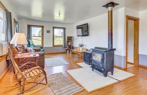 Bristolville House | Countryside Retreat in Middlefield about 7 Mi to Town!