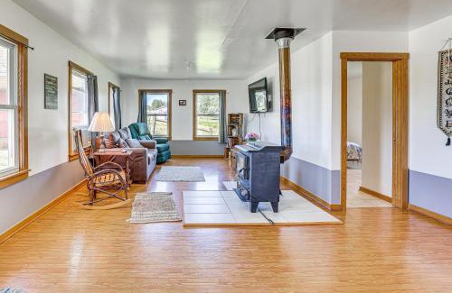 Bristolville House | Countryside Retreat in Middlefield about 7 Mi to Town!