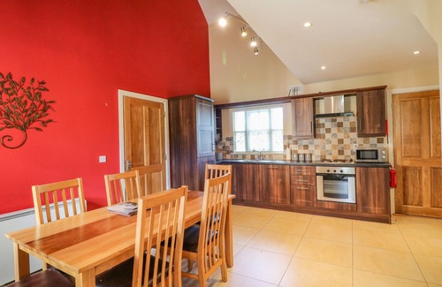 Dungarvan Cottage | COUNTRYVIEW, family friendly, with a garden in Ring, County Waterford