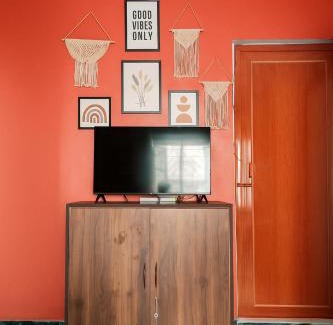 Tollygunge House | couple friendly room with balcony, kitchen private bath