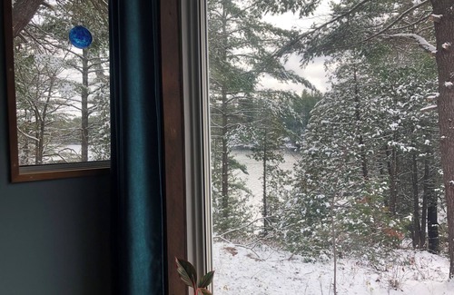 Arden Cottage | Couple's Lakehouse Hideaway with Hot Tub and Sauna