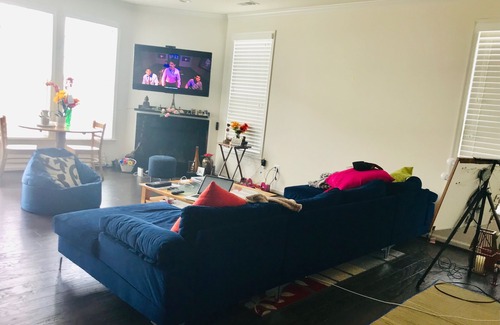 Aldie House | Couple's romantic getaway. Minutes from IAD airport(Short term stays only)