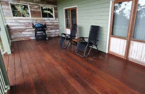 Witta House | Couples Accessible Cabin, Zarina Country Cabins, 6