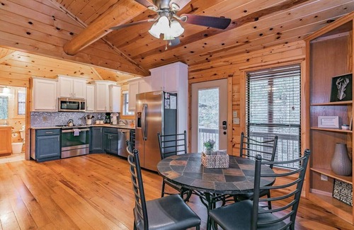 Broken Bow Cabin | Couples Cabin/Secluded Deck/Near State Park