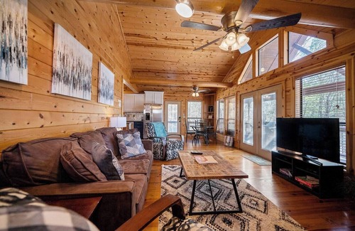 Broken Bow Cabin | Couples Cabin/Secluded Deck/Near State Park