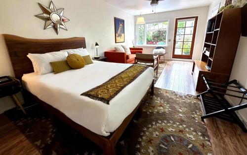 Solvang Apartment | Couples Cottage l Steps to Downtown