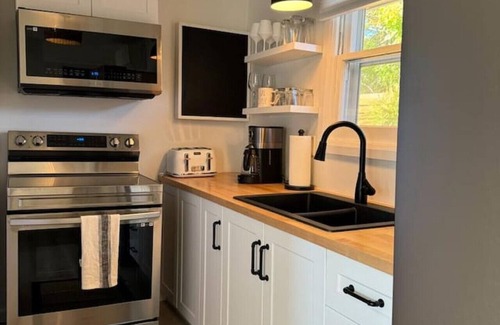 Gravenhurst Cabin | Couples Getaway Sparrow Lake Muskoka Beach House