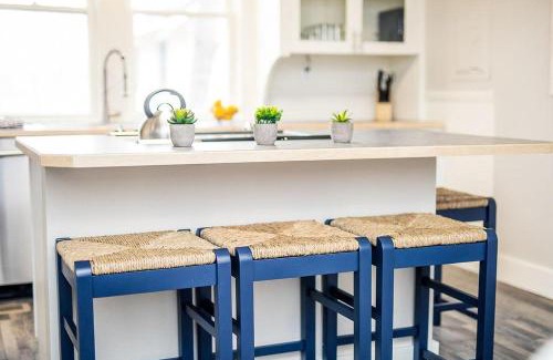 Greeley Apartment | Couples Getaway - Walk to UNC - Free Cruiser Bikes