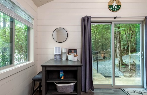 Balsam Grove Cabin | Couples’ Glamping Cabin - Lazy Bear