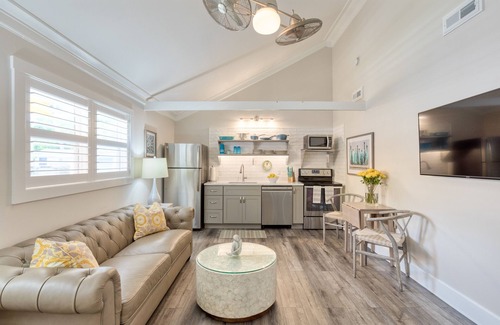 Folly Beach Cottage | Couples love this sweet thing, just a block to the beach