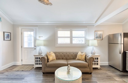 Folly Beach Cottage | Couples love this sweet thing, just a block to the beach