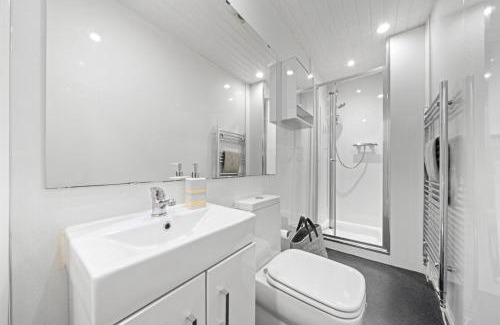 Troon Apartment | Couples or Golfers Near to Beach