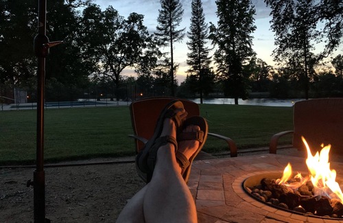 Cascade Cottage | Couples Paradise! Fishing! Relaxing! Share our Pool & Hot Tub @ Sacramento River