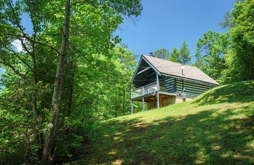 Pittman Center Cabin | Couples Perfect Retreat, Private, Hot Tub, Rustic and Modern