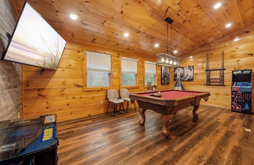 Sevierville Cabin | Couples Refuge by Ghosal Luxury Lodging