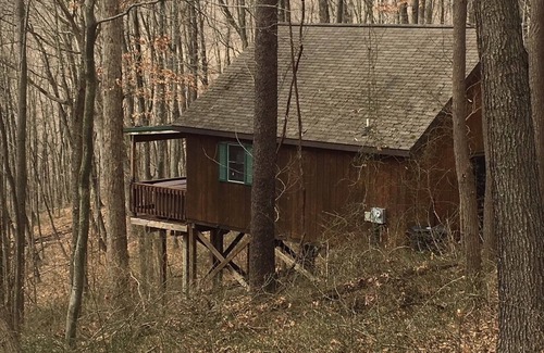Laurelville Cabin | Couples wooded getaway
