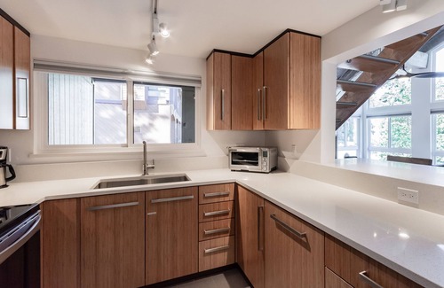 Mammoth Lakes Apartment | Courchevel #9, 2 Bedroom + Loft! Steps to Canyon Lodge, short walk to Canyon Lodge - EV Charger Plug