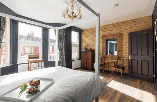 Haringey Apartment | Courcy Road - 7 bedroom - sleeps up to 22