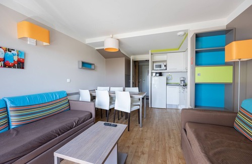 Courseulles-sur-Mer House | Courlis Cendré - Two Bedroom House, Sleeps 7