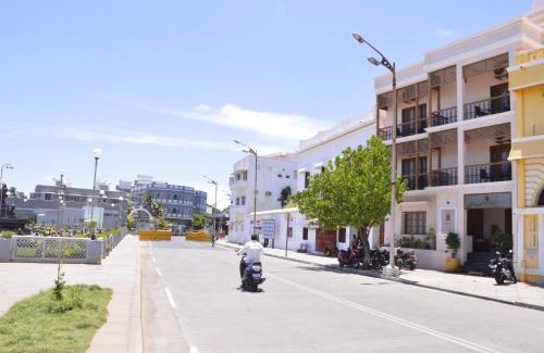 White Town Hotel | Cours CHABROL