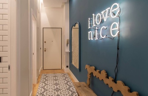 Old Town Apartment | COURS SALEYA : Brand-new! Old town and beach