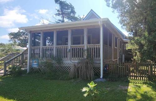 Ocracoke House | Court Jester: Pet friendly, fenced rear yard with deck.