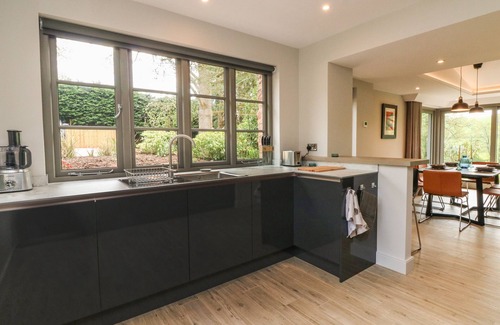 Saint Blazey House | COURT LODGE, pet friendly, luxury holiday cottage in Wiveliscombe