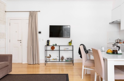 Sacramento Apartment | Courtesy Chiado CHARMING & ROMANTIC