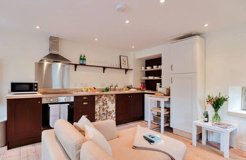Painswick Cottage | Courtside Cottage