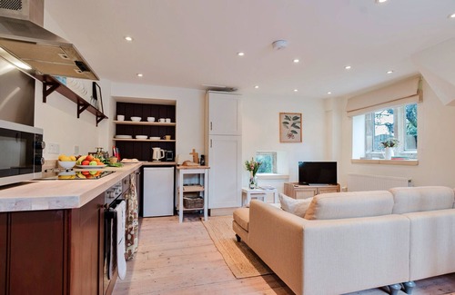Painswick Cottage | Courtside Cottage