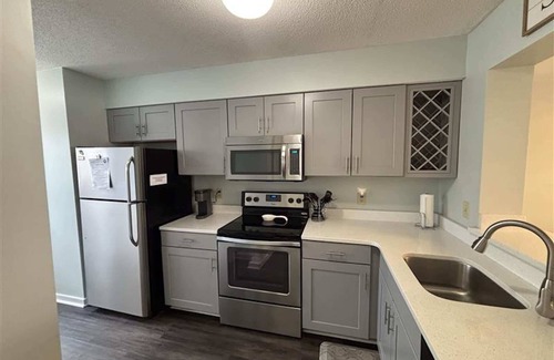 Hilton Head Island Condo | Courtside Villas - Overlooking Pool, Walk to Beach
